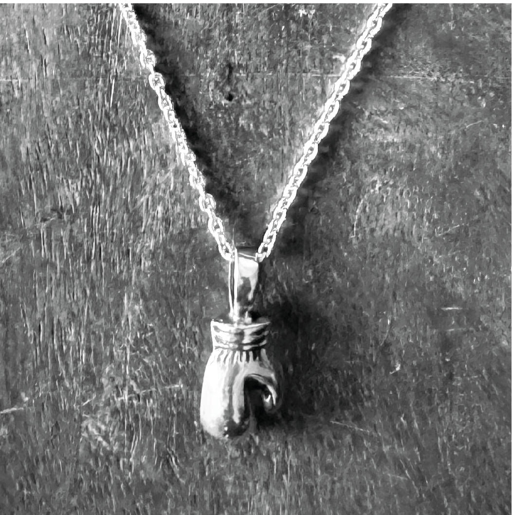 ★BOXING GLOVE NECKLACE ★