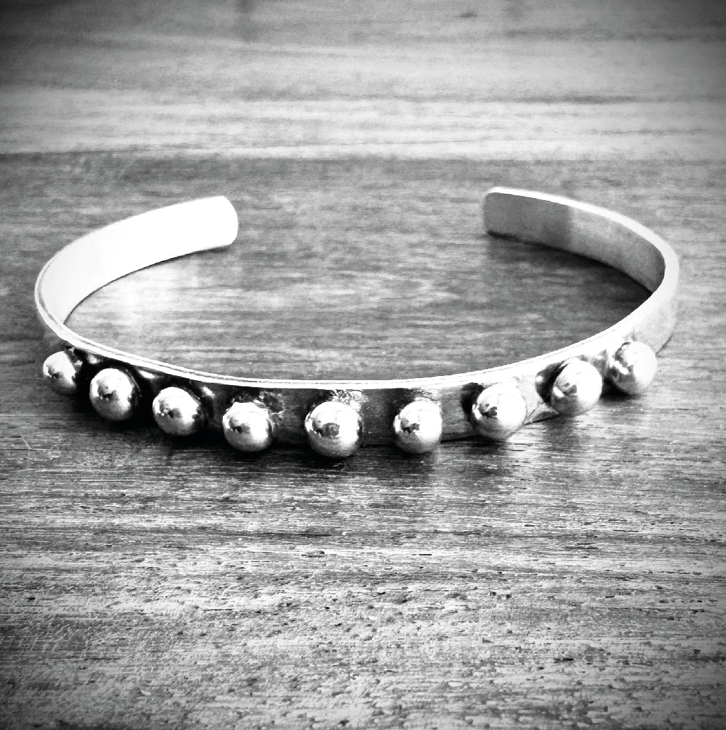 ★ DOTS CUFF★