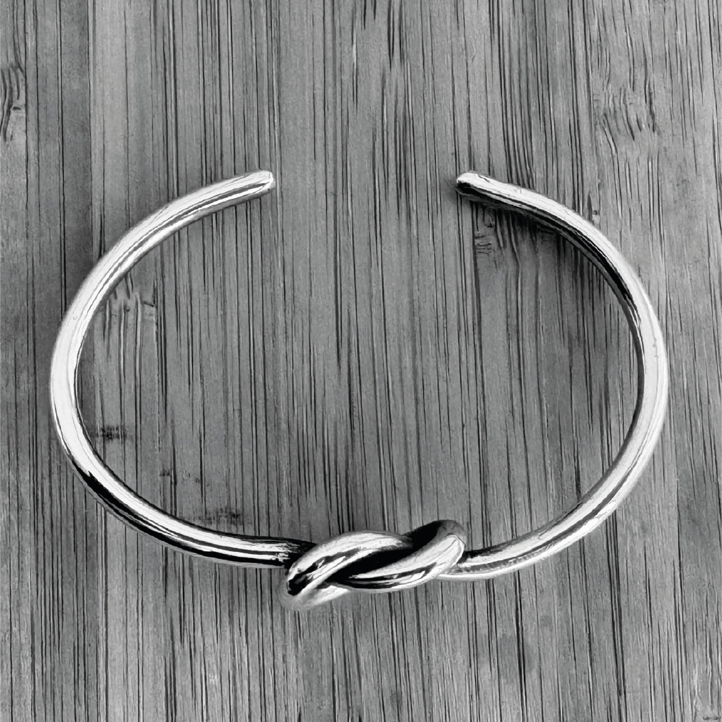 ★KNOT CUFF★