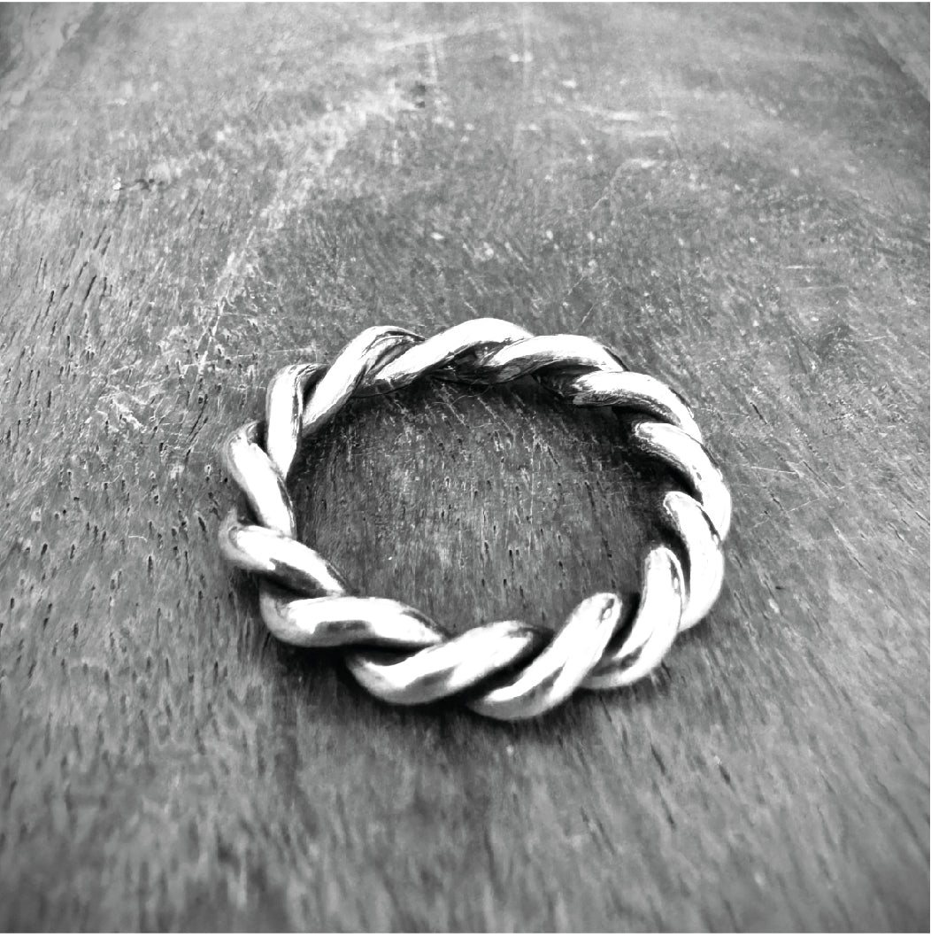 ★TWISTED  RING★