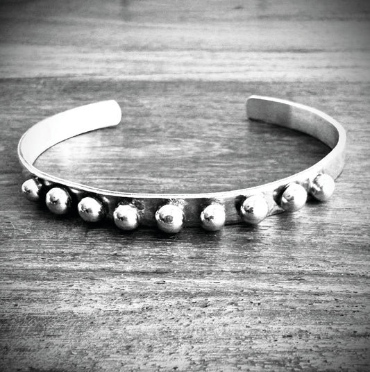 ★  DOTS CUFF★